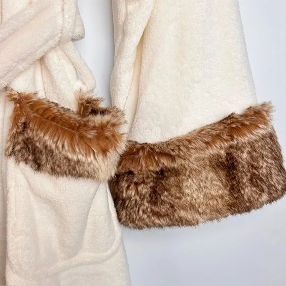 Pottery Barn Ombré Cream & Brown Faux Fur Trim Women’s Plush Bath Robe M - Picture 8 of 13